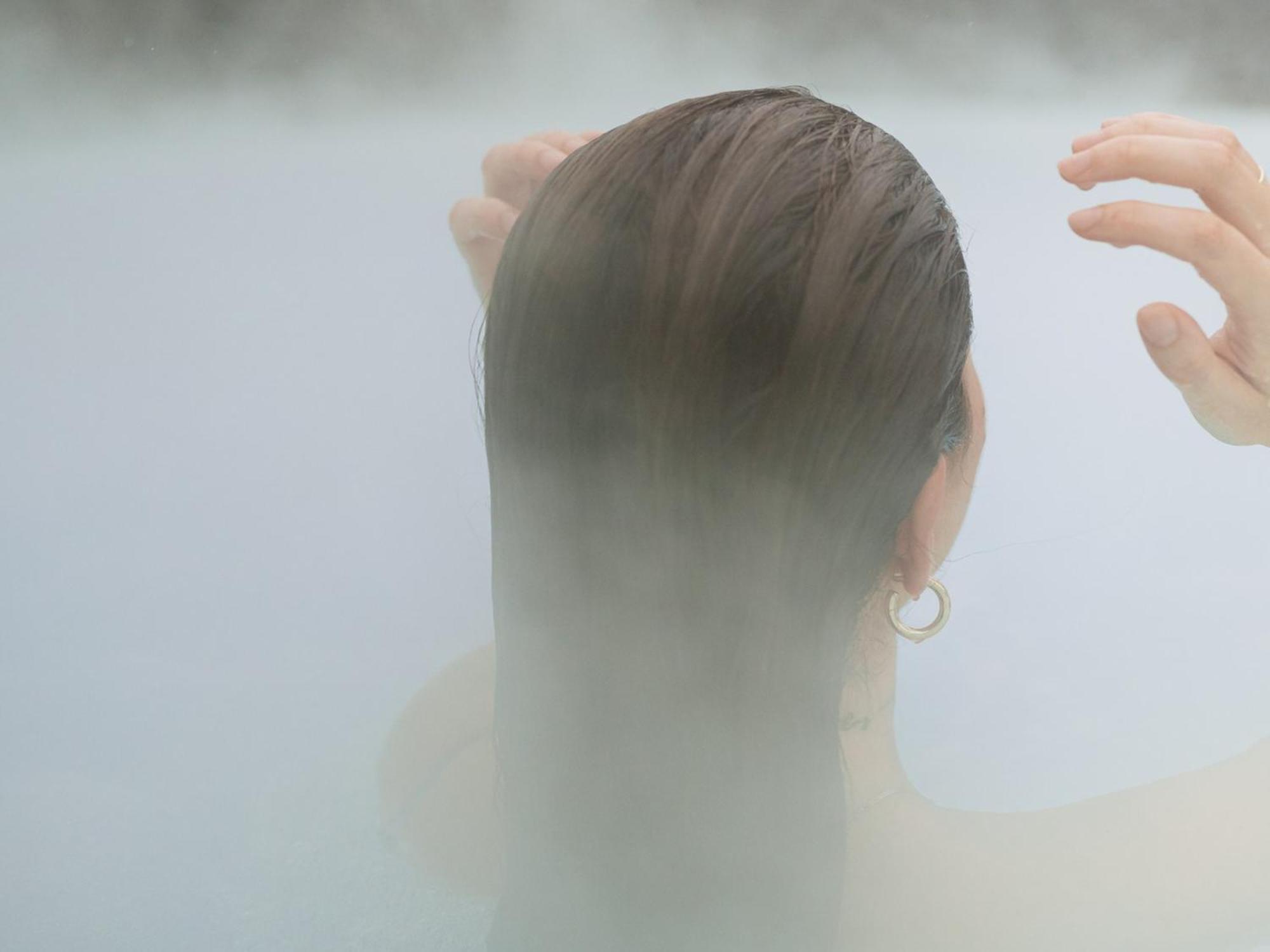 Otl Gouverneur Шербрук Екстериор снимка A woman in a shower