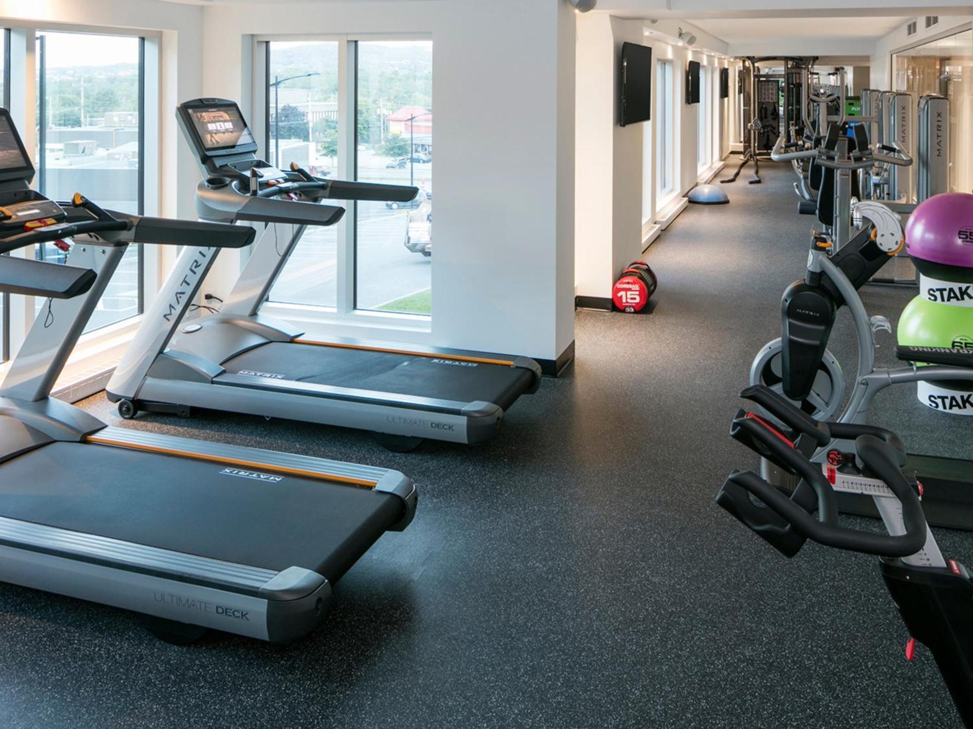 Otl Gouverneur Шербрук Екстериор снимка The gym at the hotel