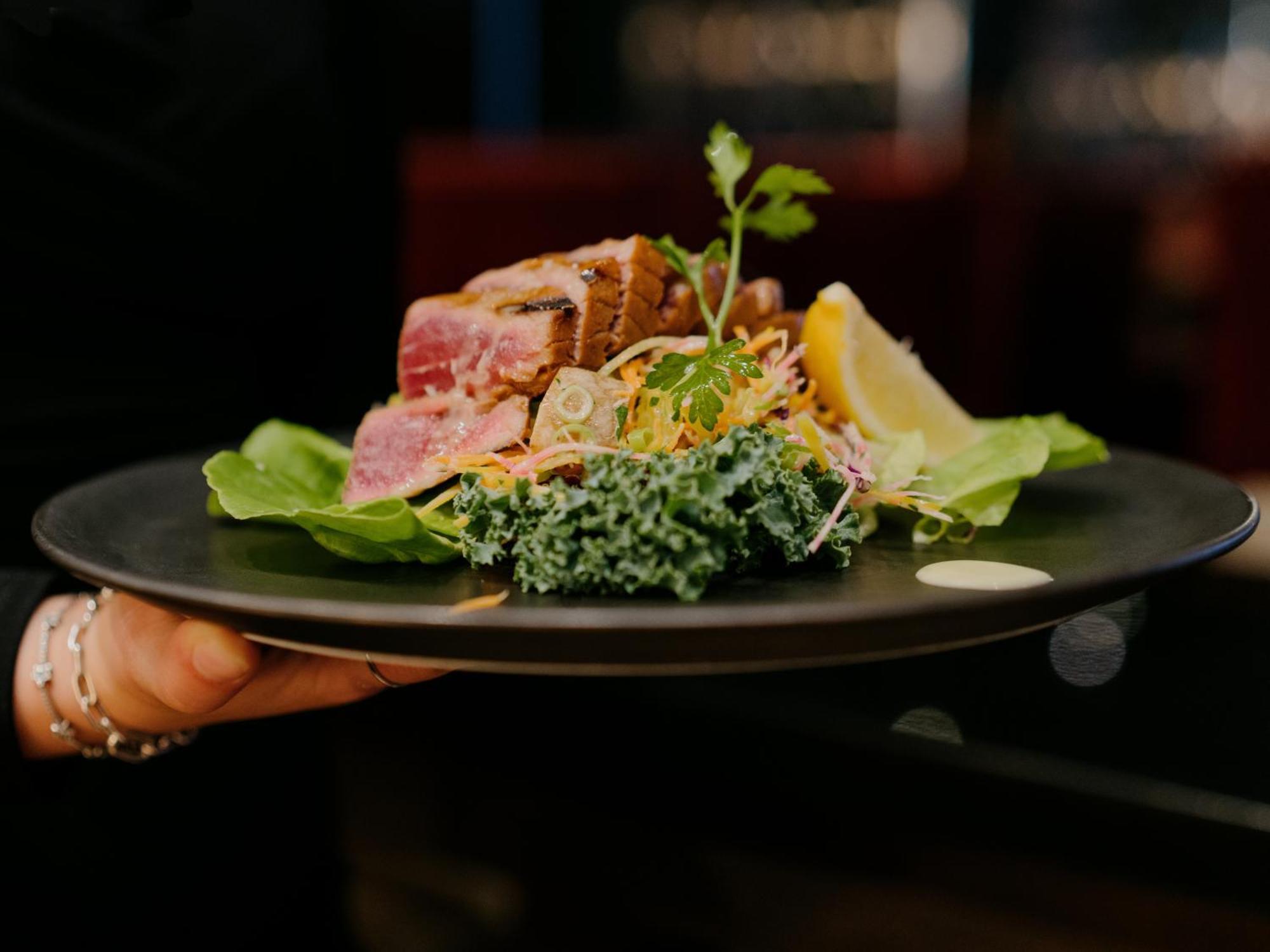 Otl Gouverneur Шербрук Екстериор снимка A salad