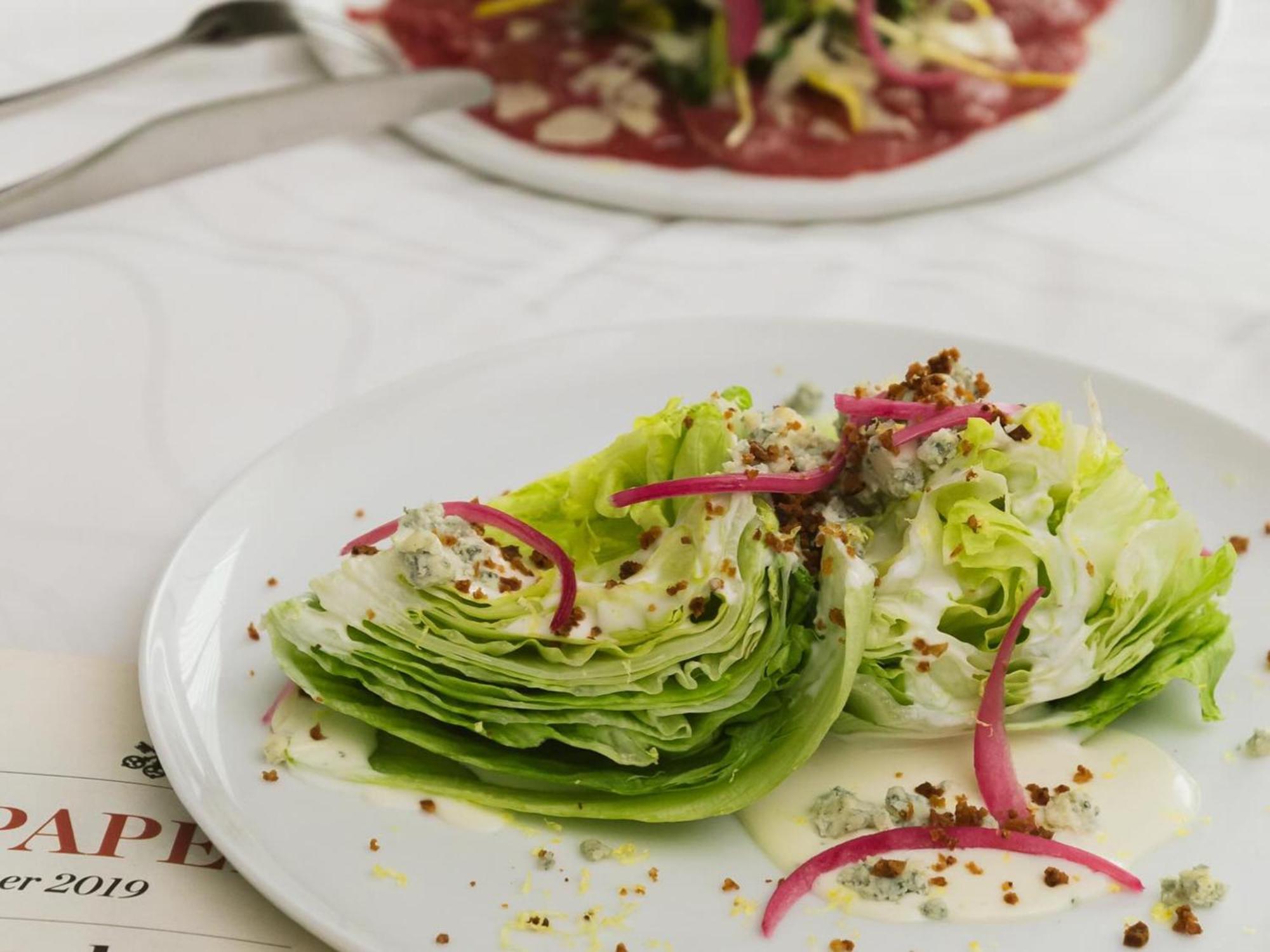 Otl Gouverneur Шербрук Екстериор снимка A wedge salad