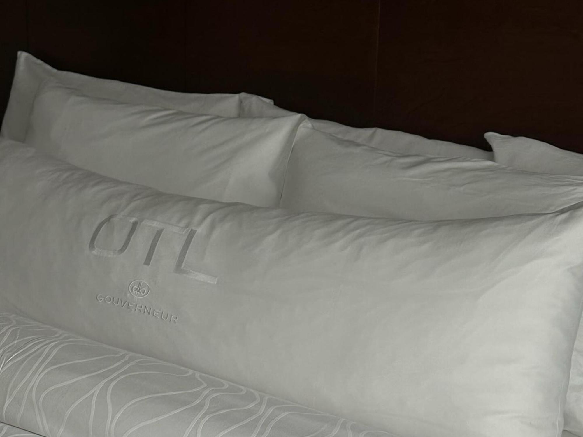 Otl Gouverneur Шербрук Екстериор снимка A pillowcase