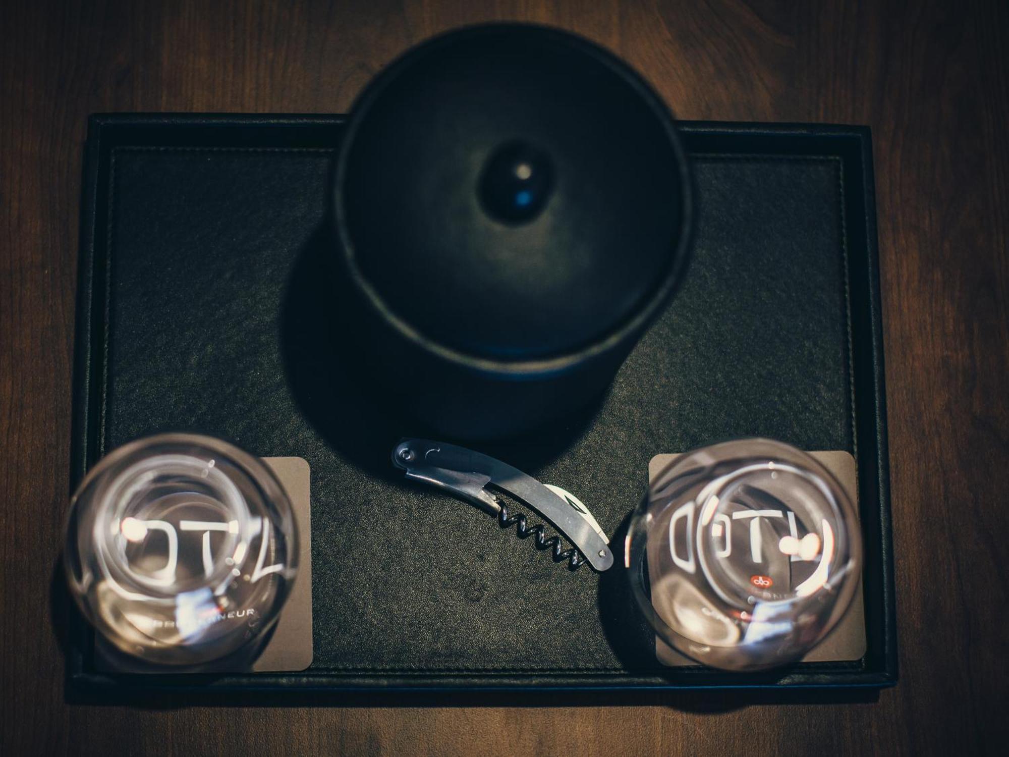Otl Gouverneur Шербрук Екстериор снимка A bellboy's bell