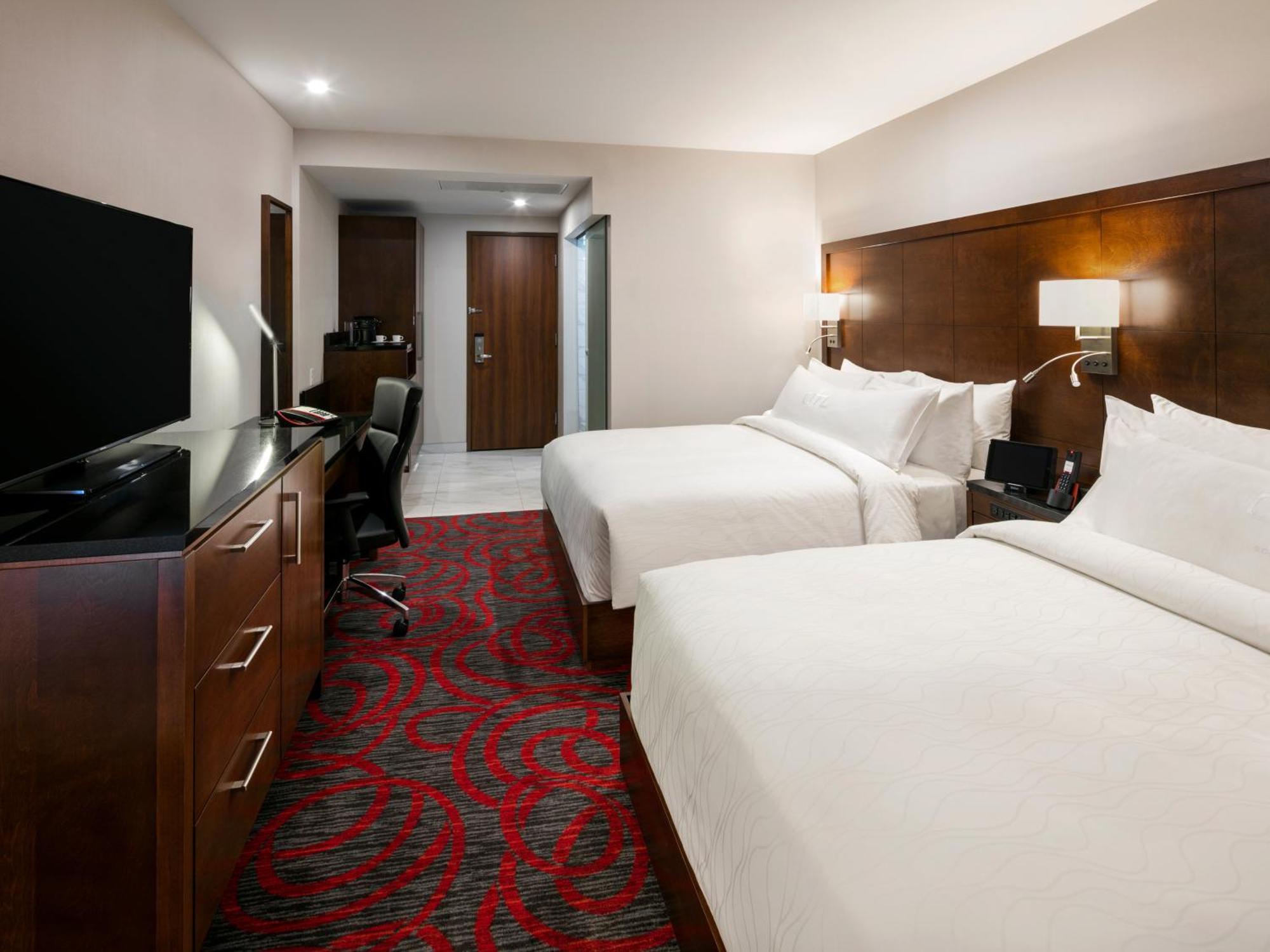 Otl Gouverneur Шербрук Екстериор снимка A guest room at the Hilton Garden Inn in San Francisco